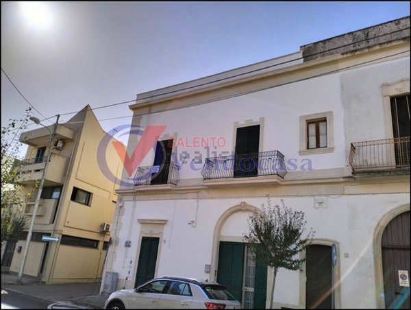 casa indipendente in vendita a Cutrofiano