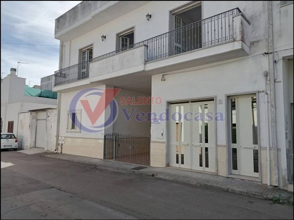 casa indipendente in vendita a Cutrofiano
