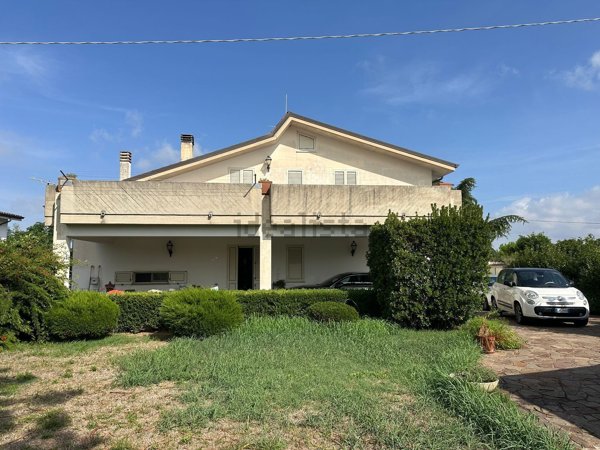 casa indipendente in vendita a Cutrofiano