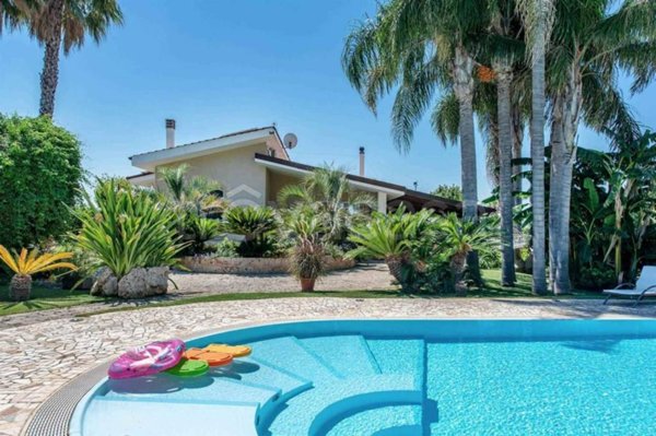 casa indipendente in vendita a Cutrofiano