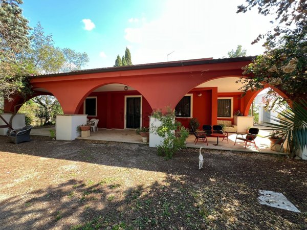 casa indipendente in vendita a Cutrofiano