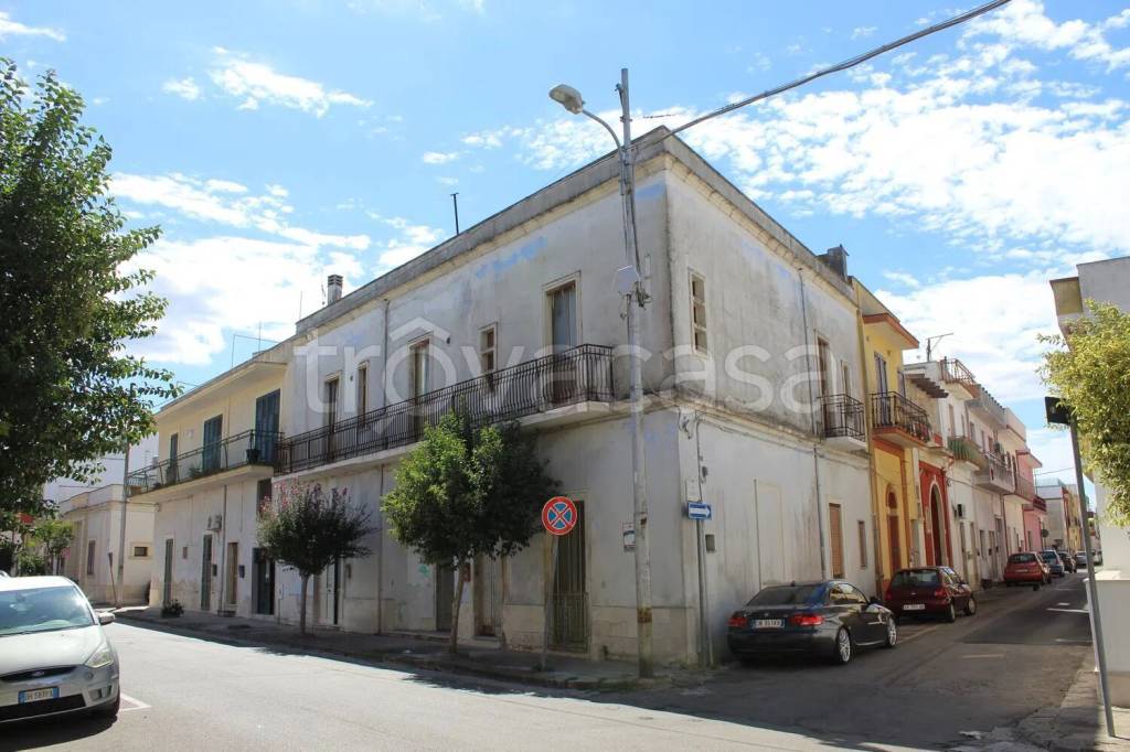 casa indipendente in vendita a Cutrofiano