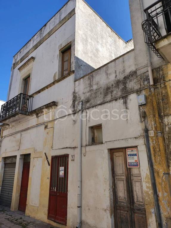 casa indipendente in vendita a Cutrofiano