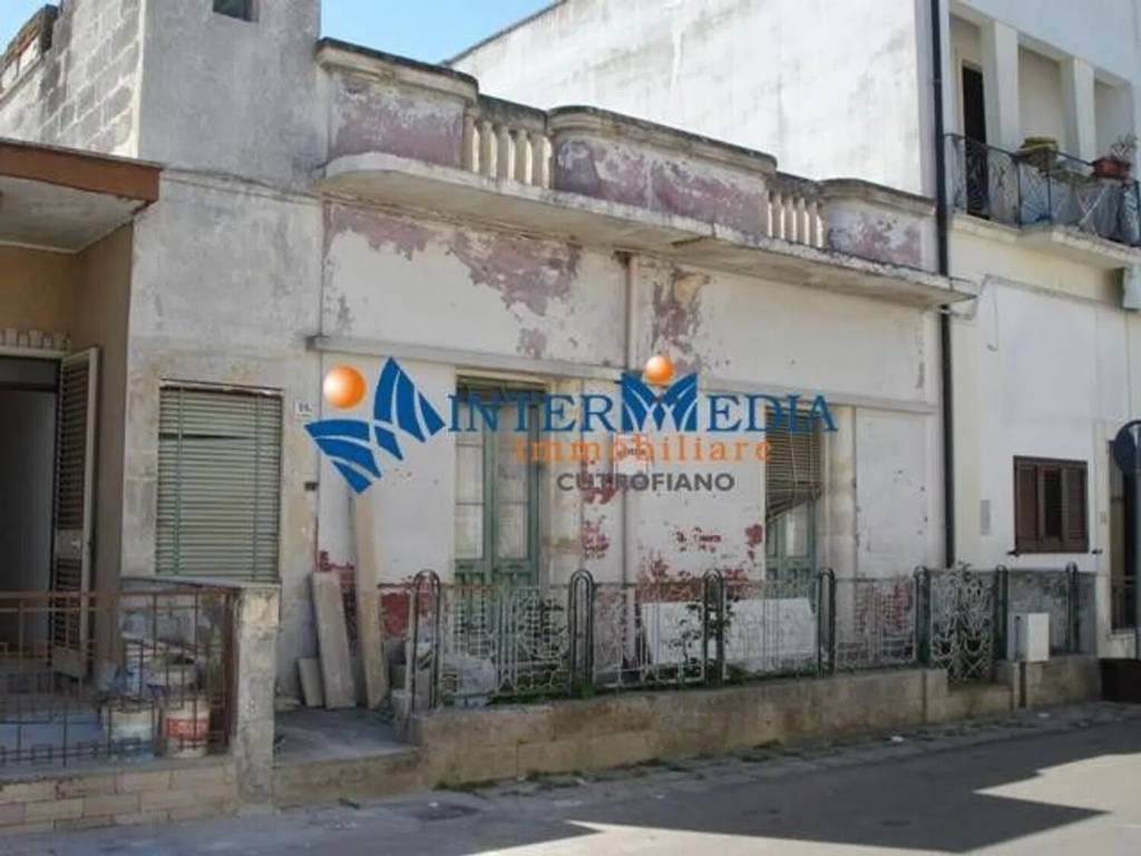casa indipendente in vendita a Cutrofiano