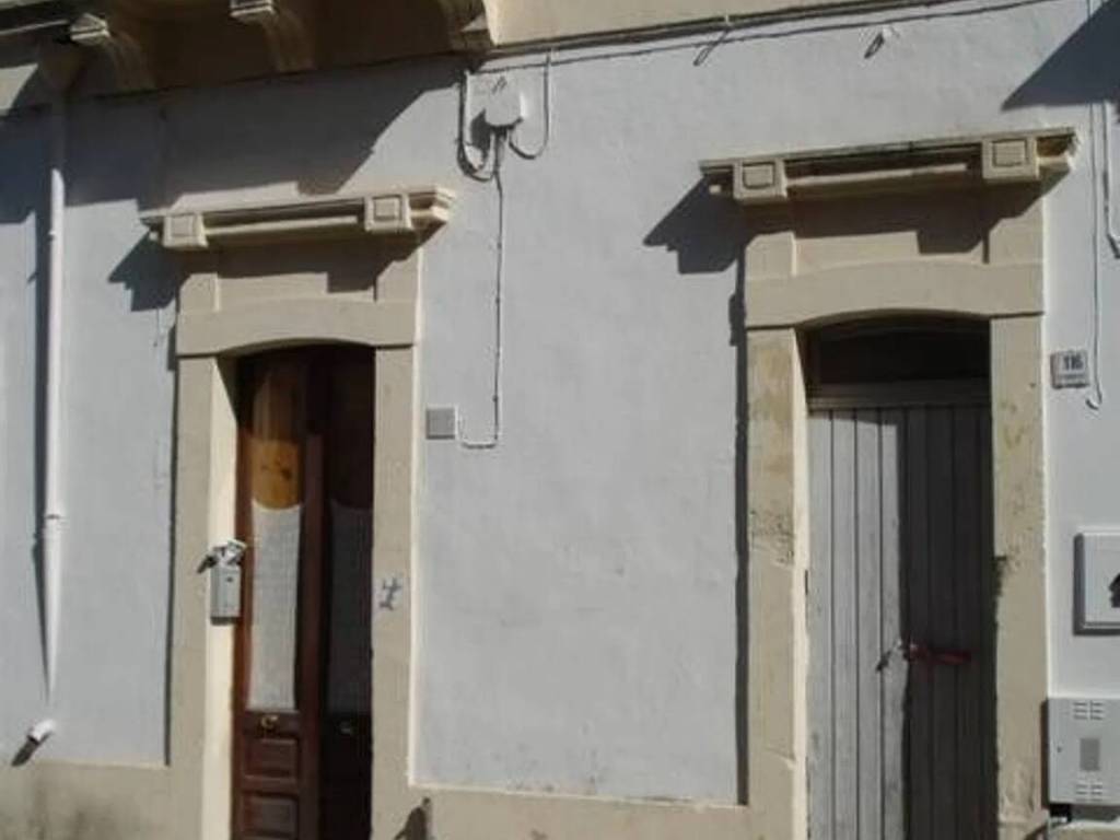 casa indipendente in vendita a Cutrofiano
