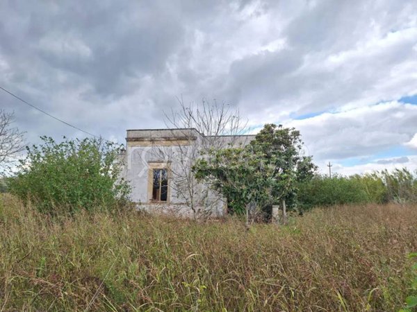 casa indipendente in vendita a Cutrofiano