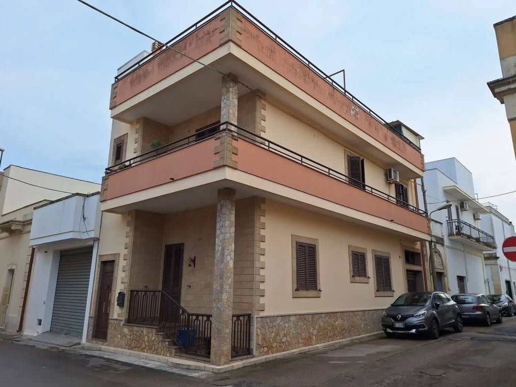 casa indipendente in vendita a Cutrofiano