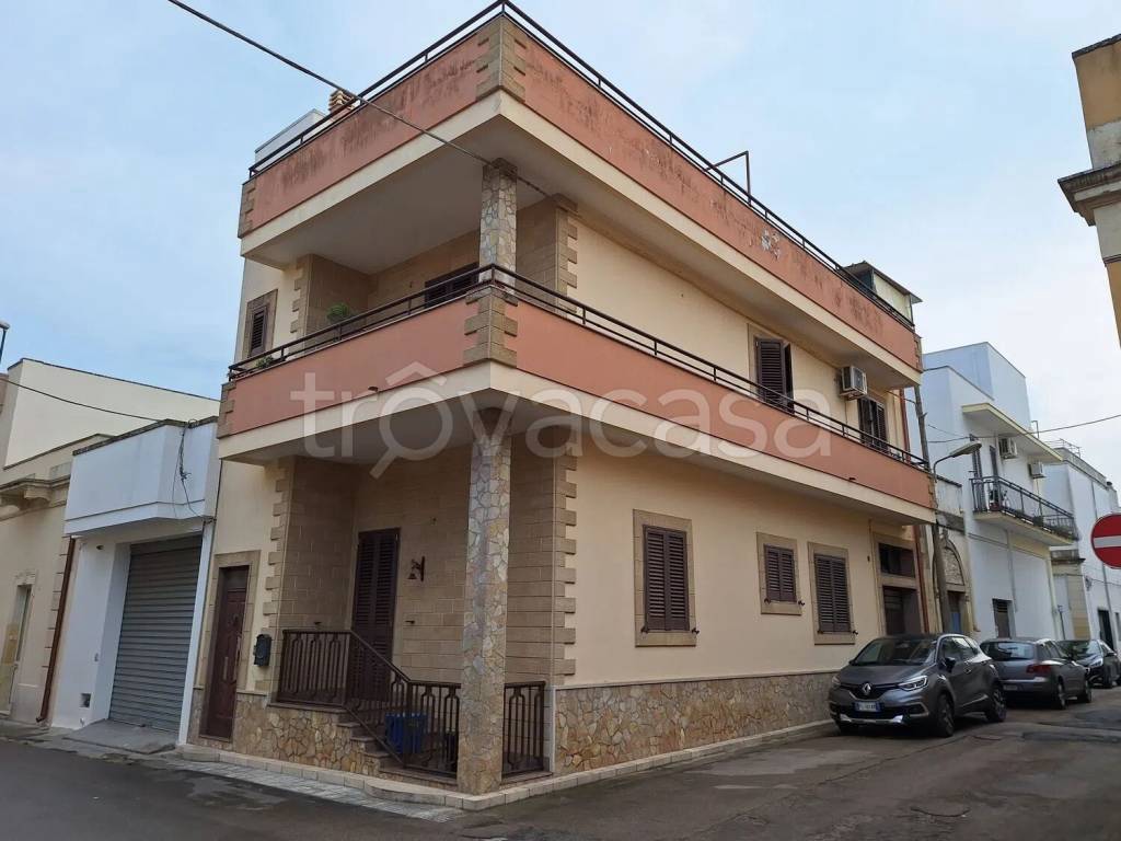 casa indipendente in vendita a Cutrofiano