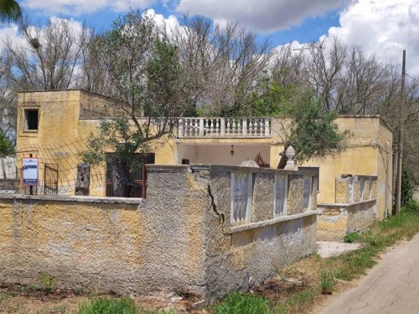 casa indipendente in vendita a Cutrofiano