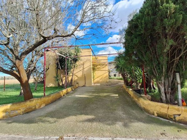 casa indipendente in vendita a Cutrofiano