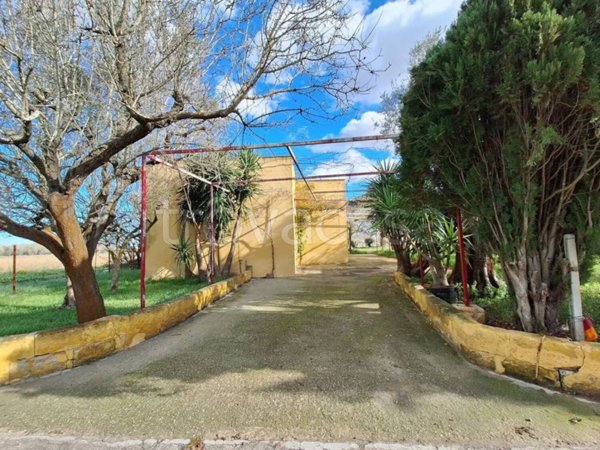 casa indipendente in vendita a Cutrofiano