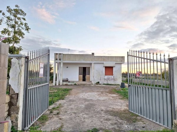 casa indipendente in vendita a Cutrofiano