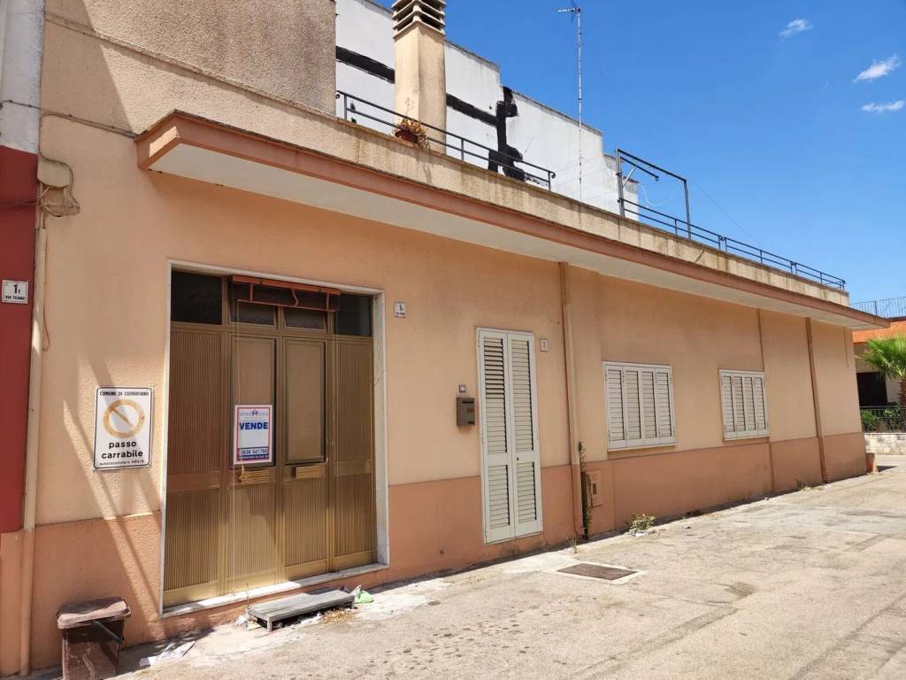 casa indipendente in vendita a Cutrofiano