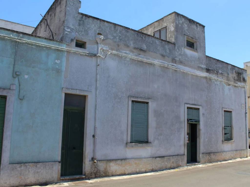 casa indipendente in vendita a Cutrofiano