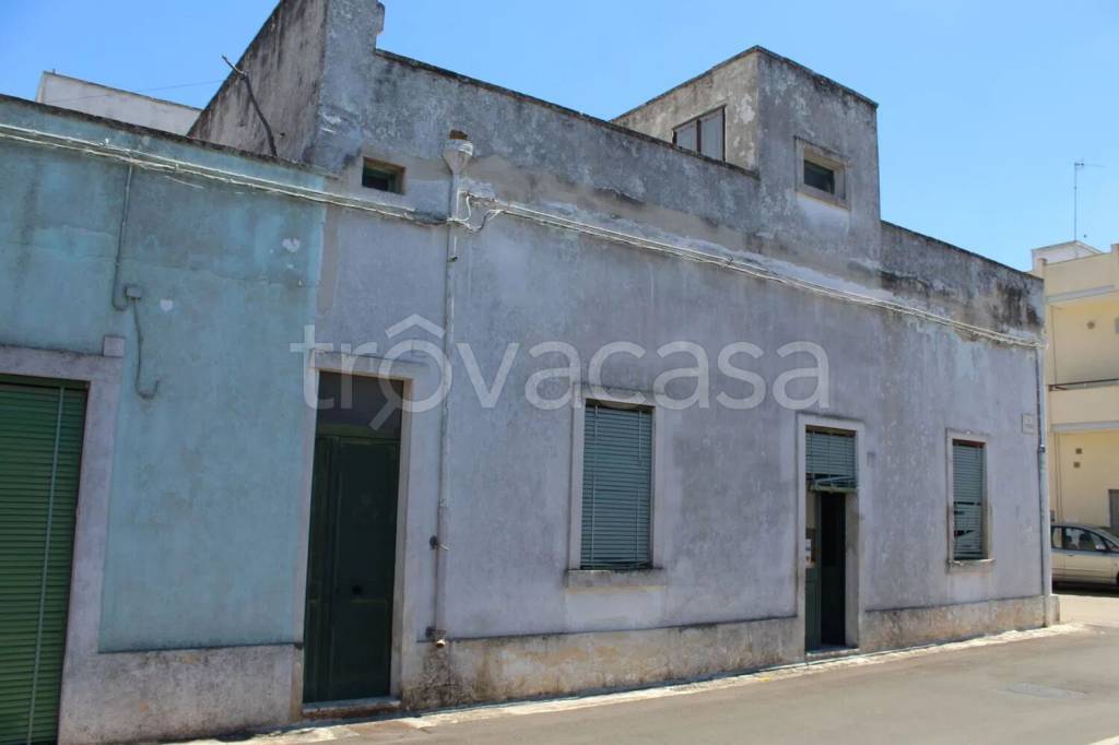 casa indipendente in vendita a Cutrofiano