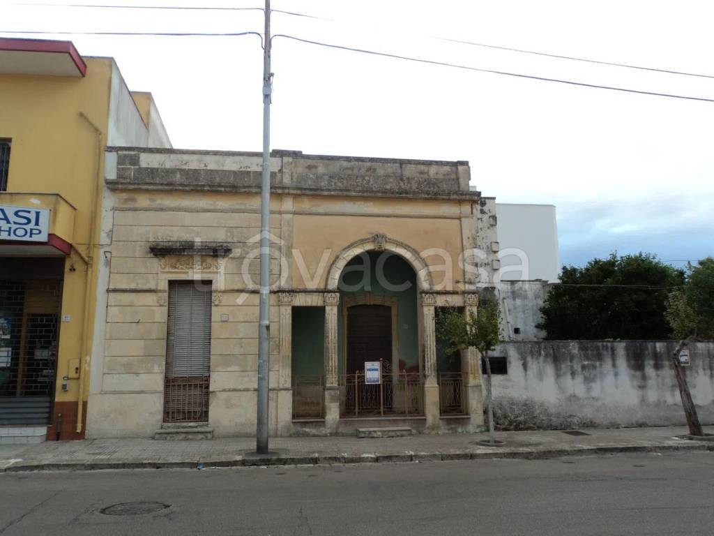 casa indipendente in vendita a Cutrofiano