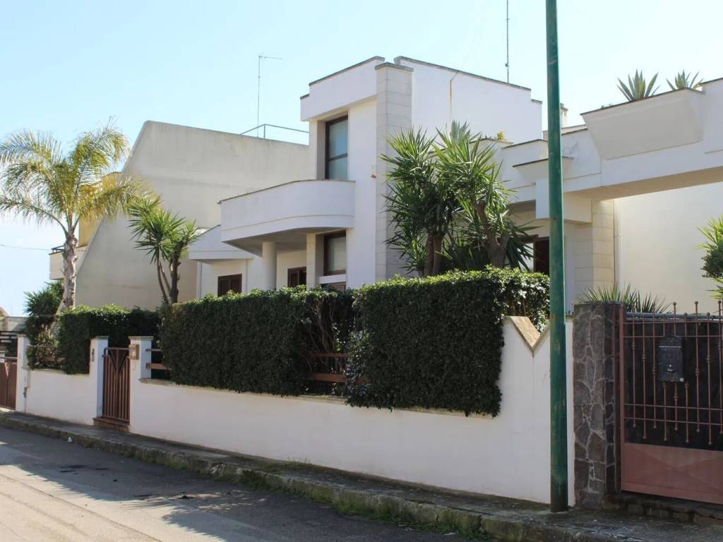 casa indipendente in vendita a Cutrofiano