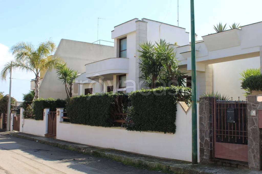 casa indipendente in vendita a Cutrofiano