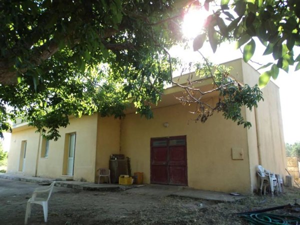 casa indipendente in vendita a Cutrofiano