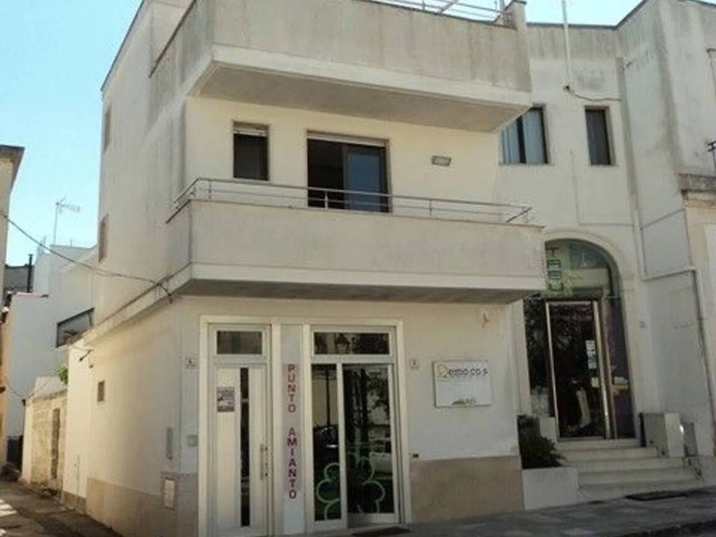negozio in vendita a Cutrofiano