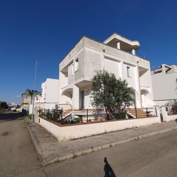 casa indipendente in vendita a Cutrofiano