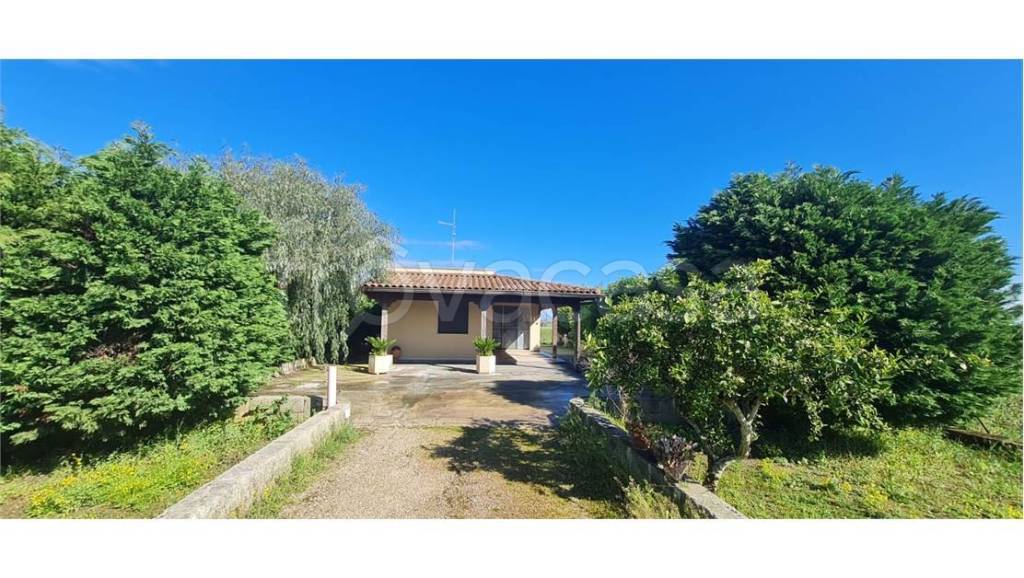 casa indipendente in vendita a Cutrofiano