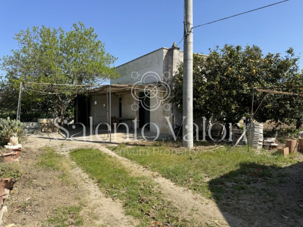 casa indipendente in vendita a Cutrofiano