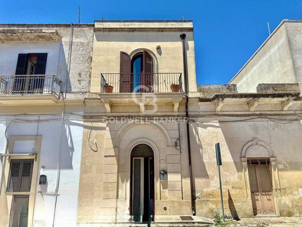 casa indipendente in vendita a Cutrofiano