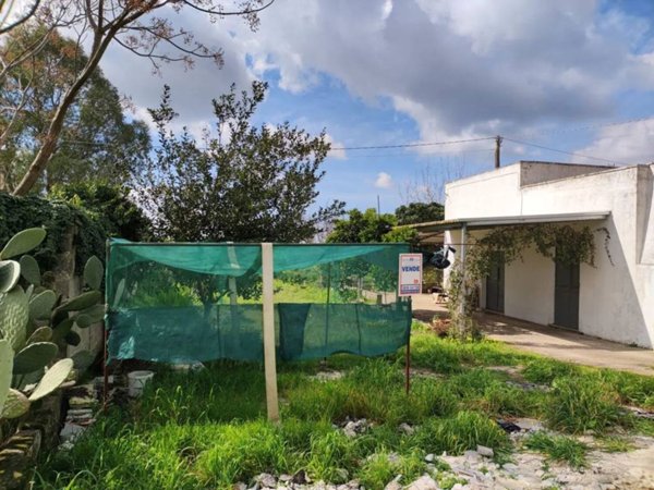 casa indipendente in vendita a Cutrofiano