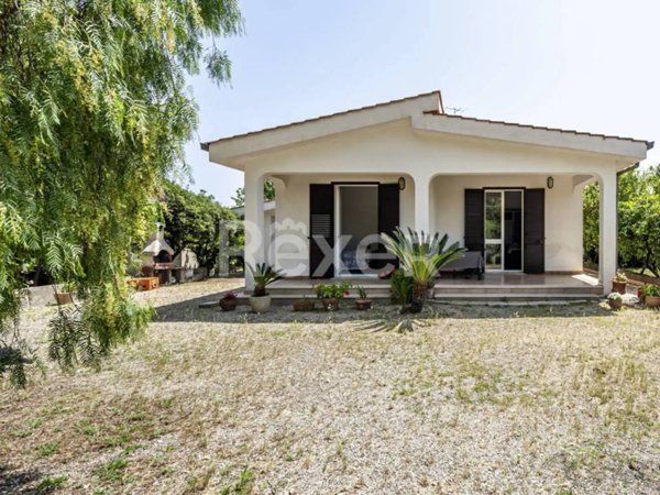 casa indipendente in vendita a Cutrofiano