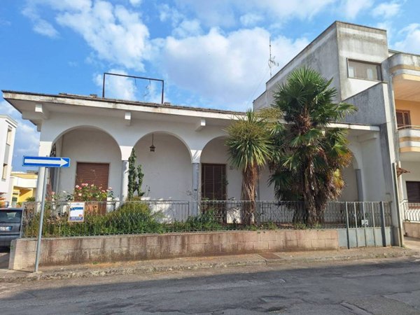 casa indipendente in vendita a Cutrofiano