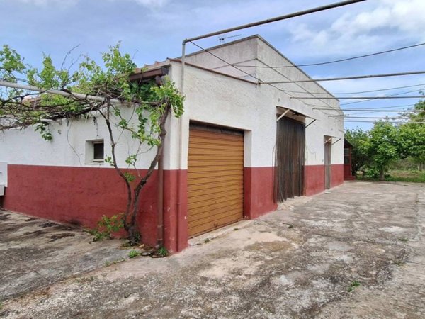 casa indipendente in vendita a Cutrofiano