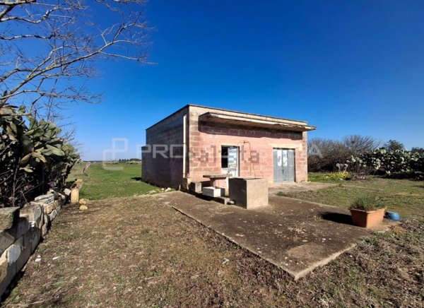 casa indipendente in vendita a Cutrofiano