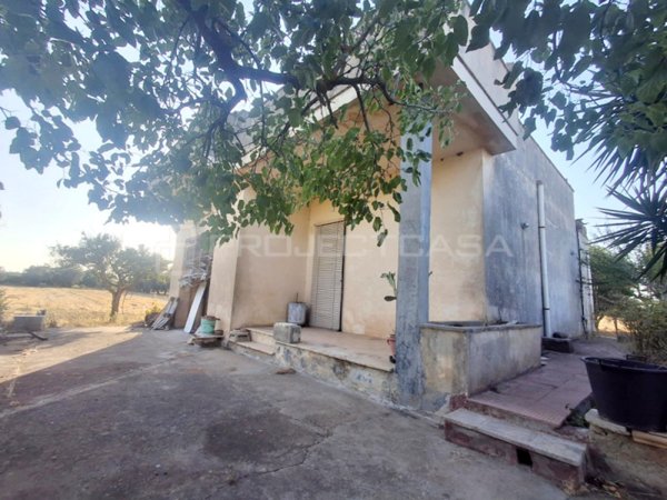 casa indipendente in vendita a Cutrofiano