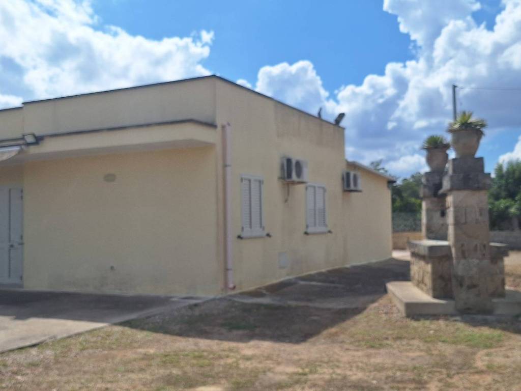 casa indipendente in vendita a Cutrofiano