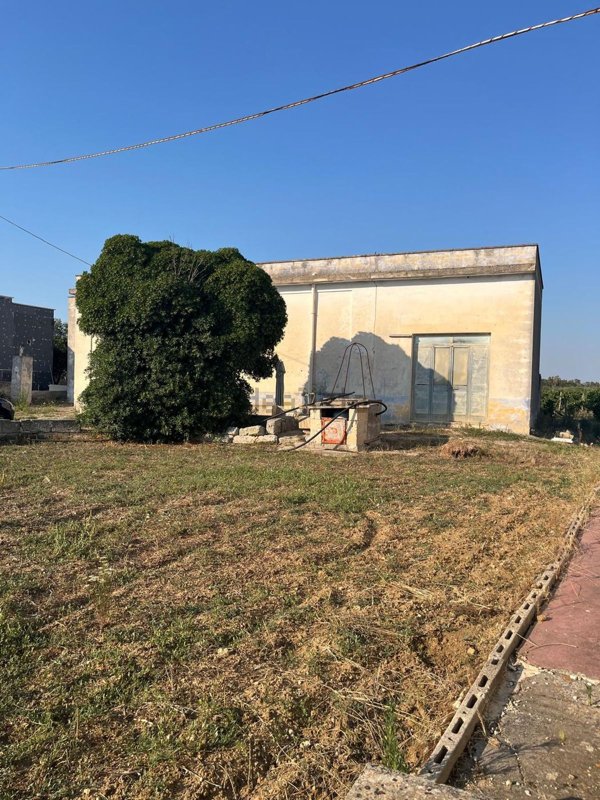 casa indipendente in vendita a Cutrofiano
