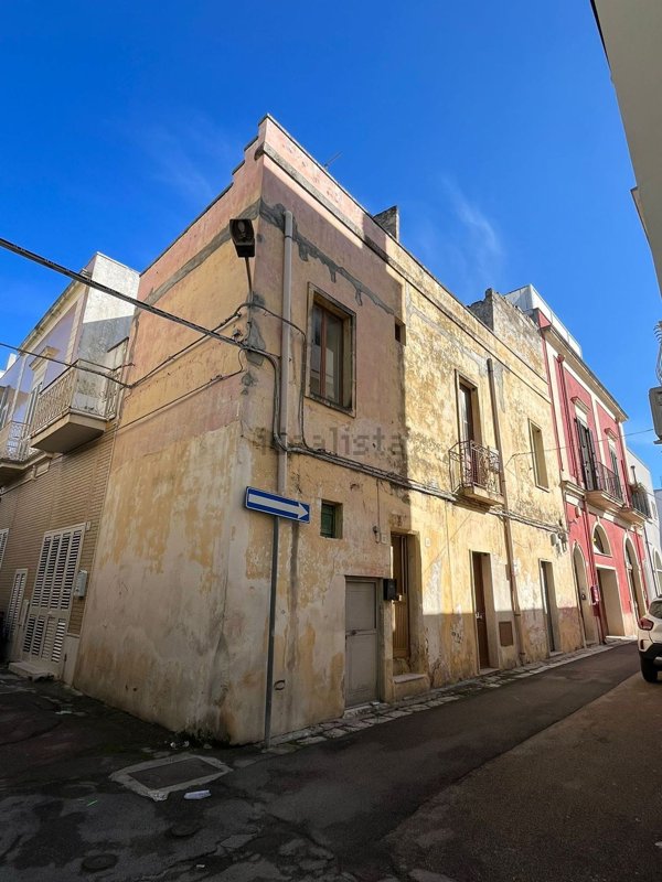 casa indipendente in vendita a Cutrofiano