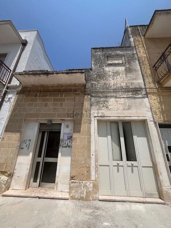 casa indipendente in vendita a Cutrofiano