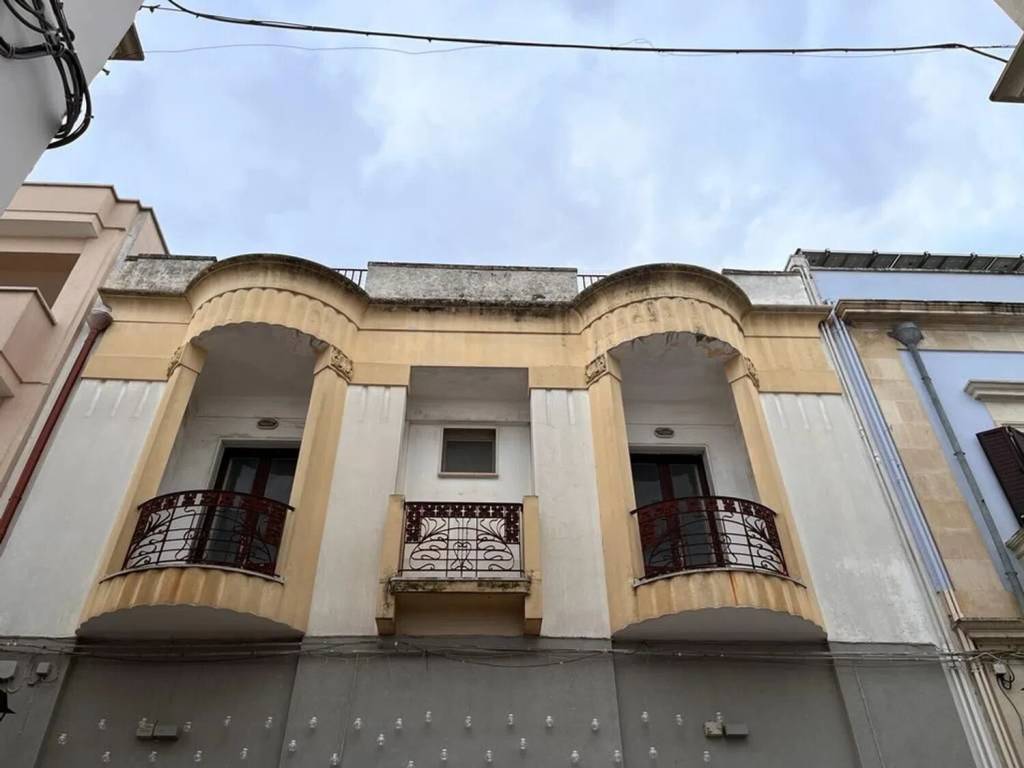 casa indipendente in vendita a Cutrofiano