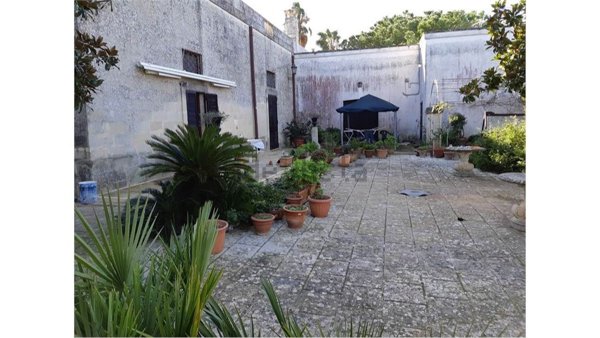 casa indipendente in vendita a Cutrofiano