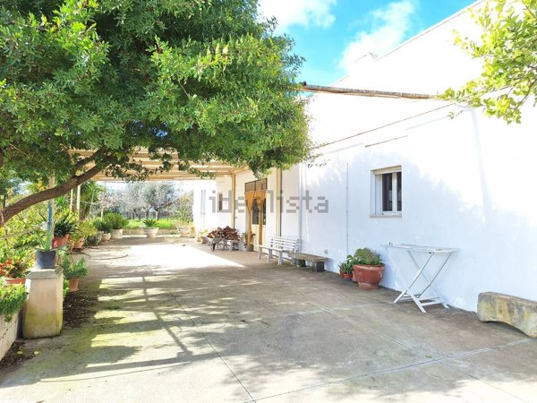 casa indipendente in vendita a Cutrofiano