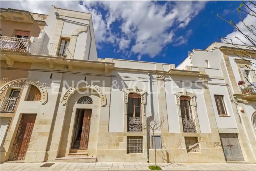 casa indipendente in vendita a Cutrofiano