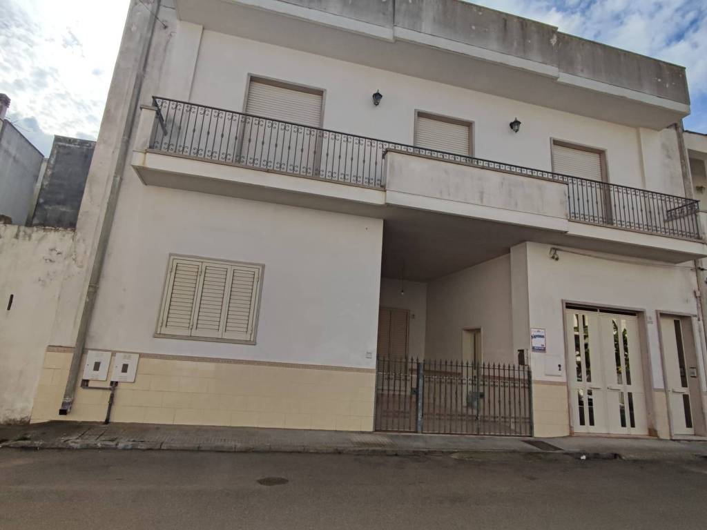 casa indipendente in vendita a Cutrofiano