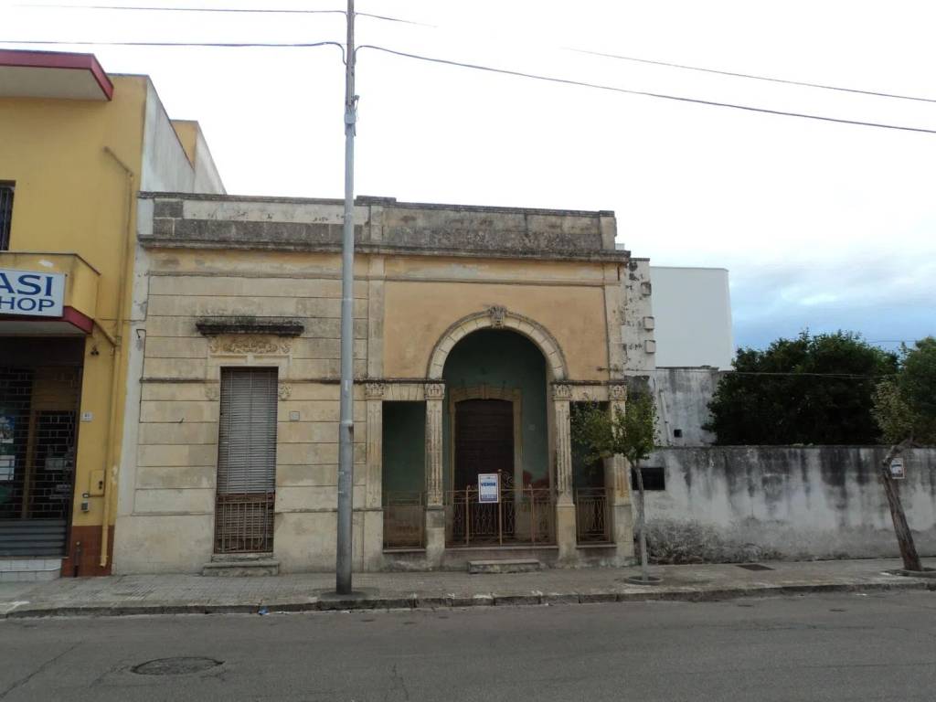 casa indipendente in vendita a Cutrofiano