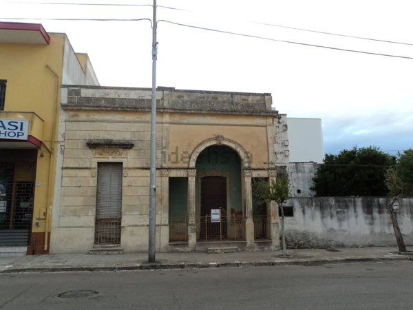 casa indipendente in vendita a Cutrofiano