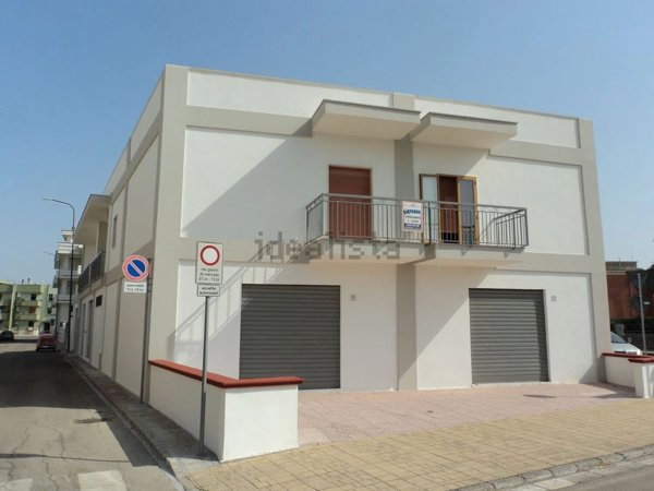 locale commerciale in vendita a Cutrofiano