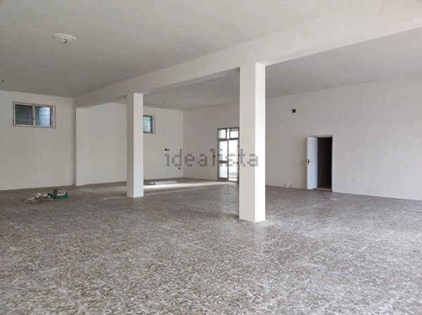 locale commerciale in vendita a Cutrofiano