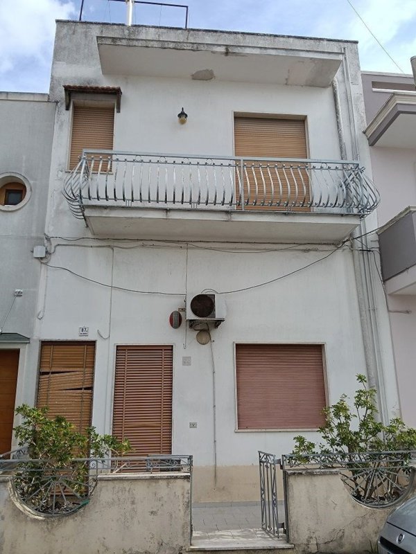 casa indipendente in vendita a Cutrofiano