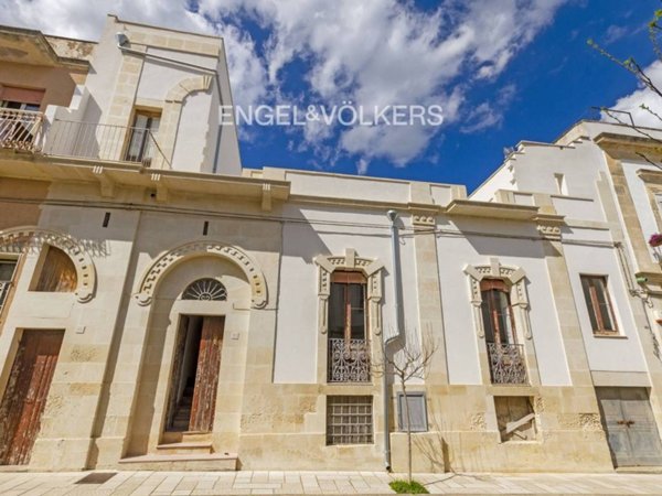 casa indipendente in vendita a Cutrofiano