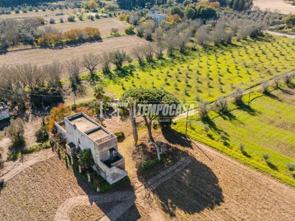intera palazzina in vendita a Cutrofiano